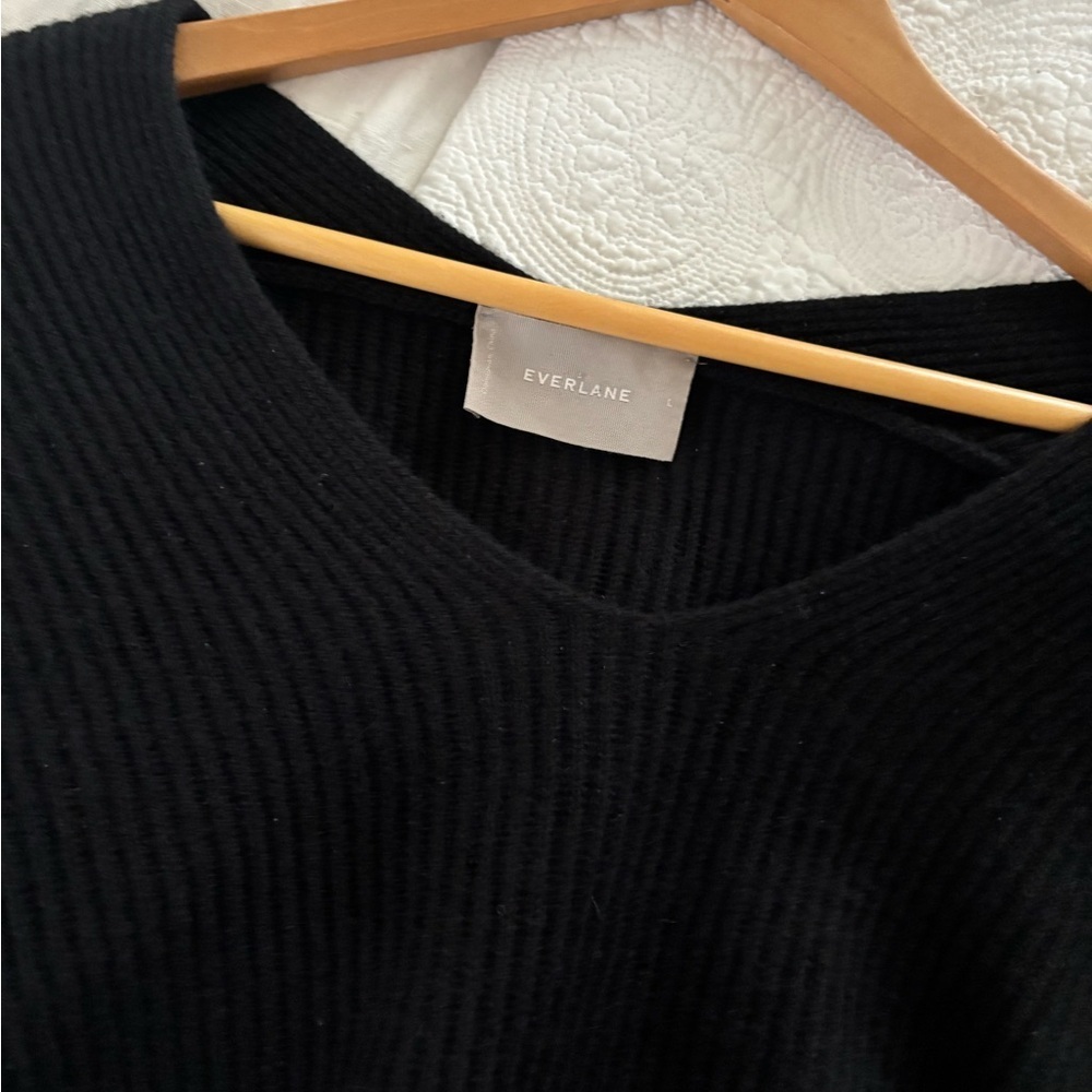 Everlane Black Cashmere Rib V-Neck Pullover Sweater - Picture 3 of 4